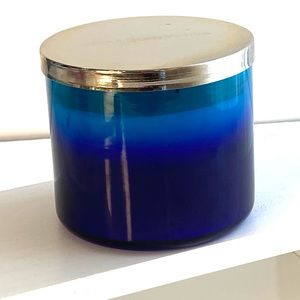 Bath & Body Works 3 Wick Candle Endless Weekend Scent